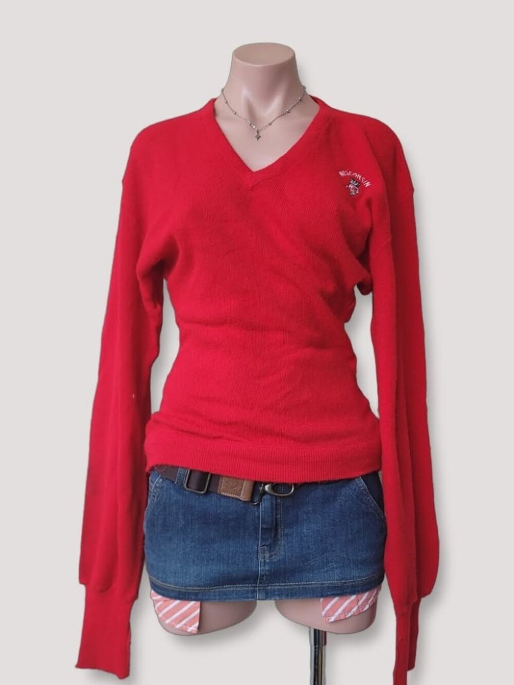 90s Wisconsin Logo Red V-Neck Oversized Slim Waist Long Sleeve Sweater L